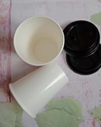 Cốc giấy dùng 1 lần dung tích 270ml bao gồm nắp cho cà phê nóng