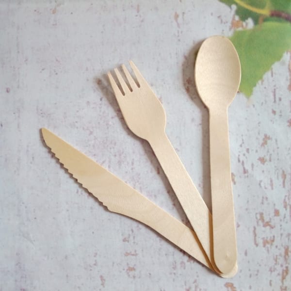 Bộ dao thìa dĩa gỗ dùng 1 lần dài 16cm.