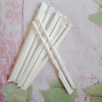 Ống hút phi 6 bọc màng giấy từng cái